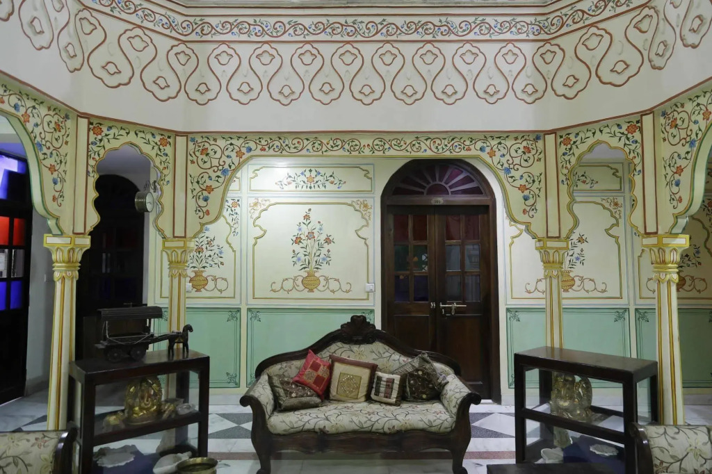 Rani Mahal Hotel