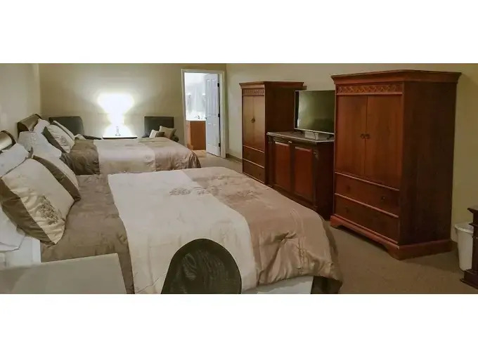 Rolling Hills Lodge