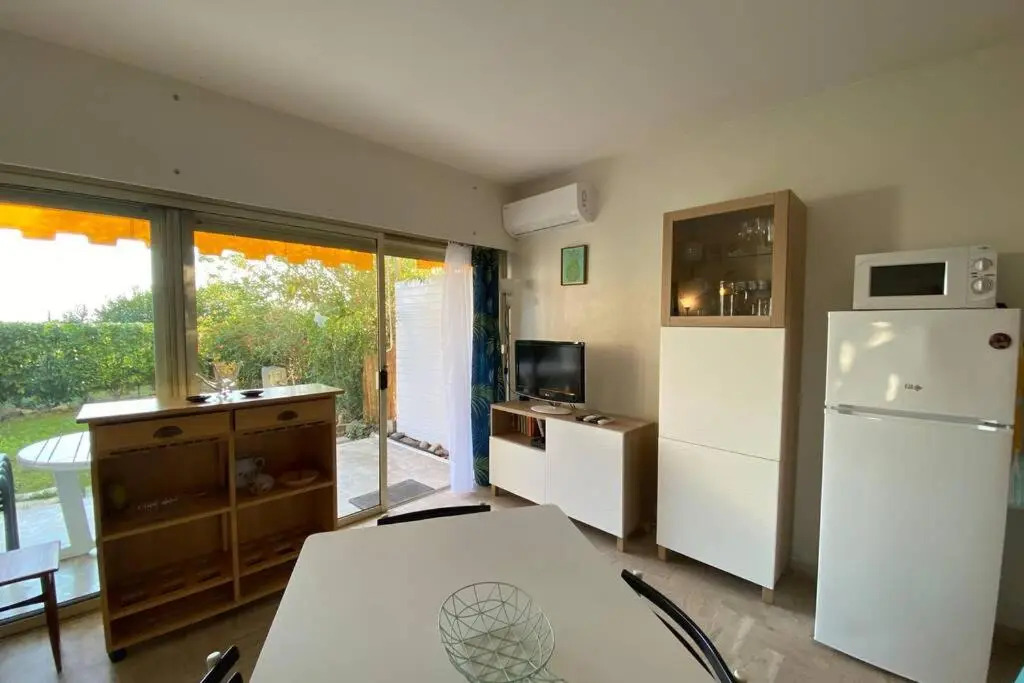 Nice studio with garden and parking - Near beach