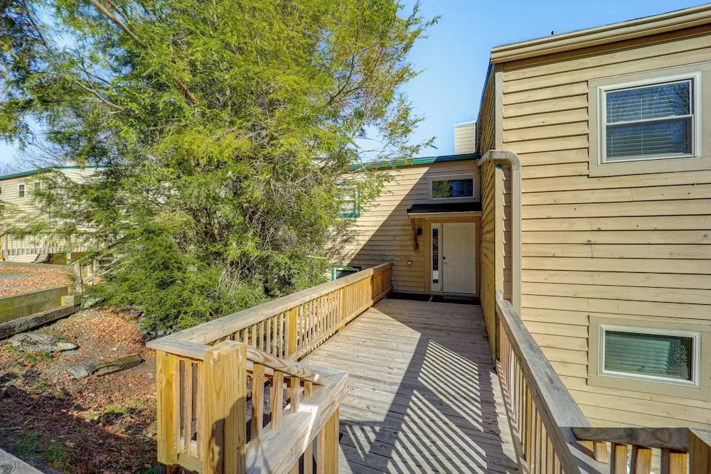 1 Mi to Skiing: Cozy Townhome in Beech Mountain!