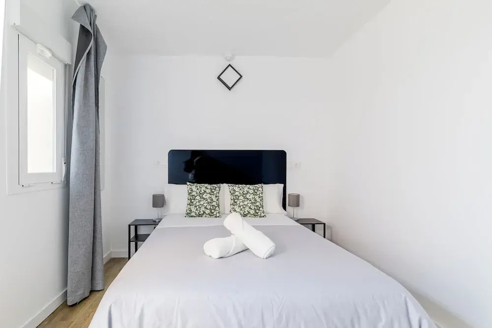 AYZ Princesa-Auto check-in property