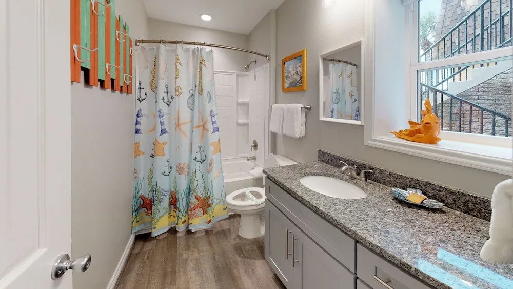 41ir: Beach  3 Bedroom Condo