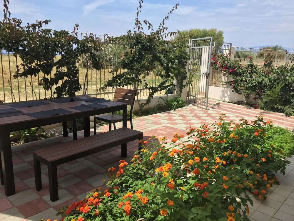 Roseto Beach Club Apartment With Garden Beach Front