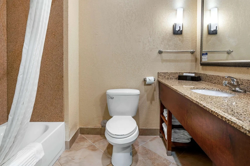 Comfort Suites