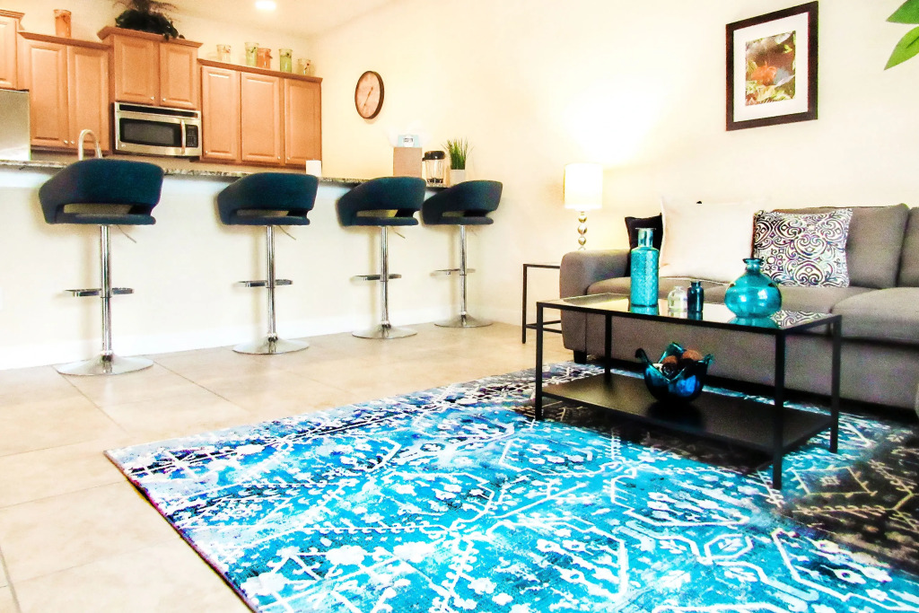 Magical 4 bed/3 bath home w/pool, grill & more!, Kissimmee, US