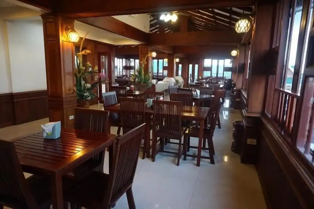 Manorom Classy Hotel