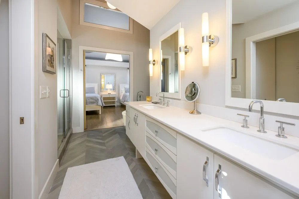New Listing! Ultra-posh West End Townhome 4 Bedroom Townhouse
