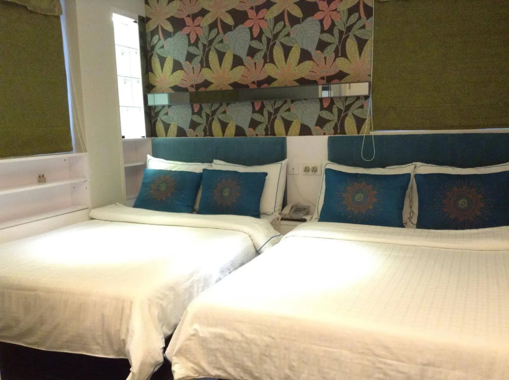 Seasons Hotel