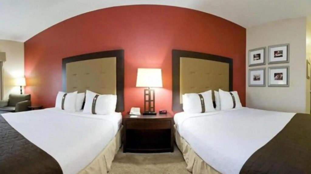 Holiday Inn Hotels Batesville by IHG