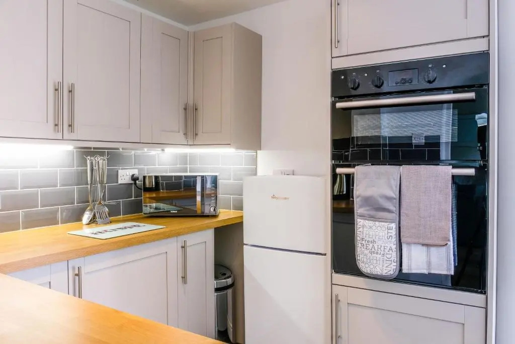Lolite Homes - 4-5 Bed House 8 Minutes to NEC Airport Resorts World - Opal Serviced Home