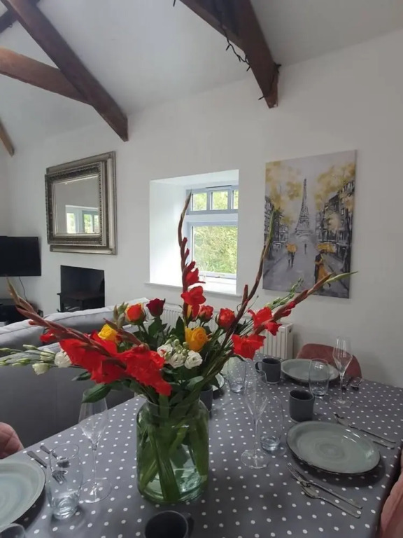 Remarkable Farmhouse House That Sleeps 11