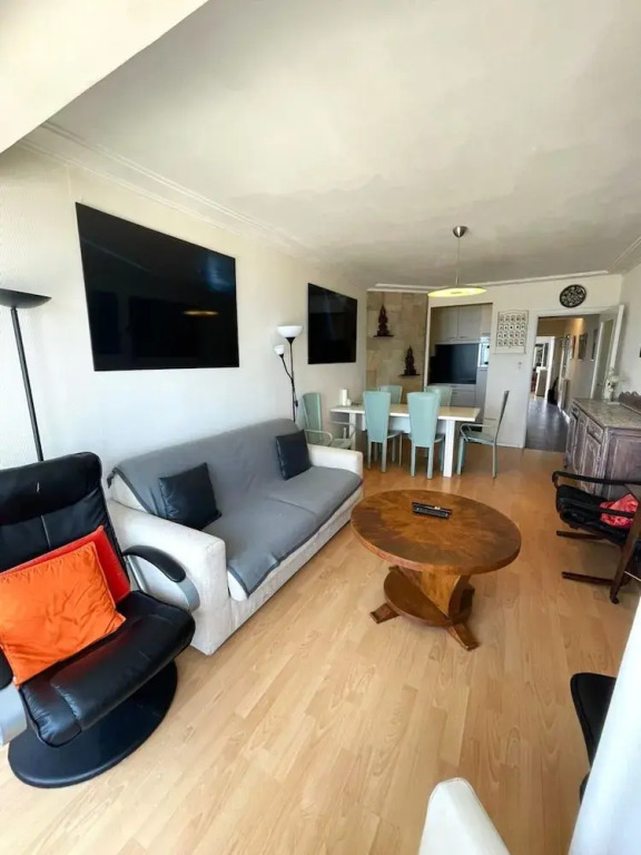 Apartment for 5 People With sea View
