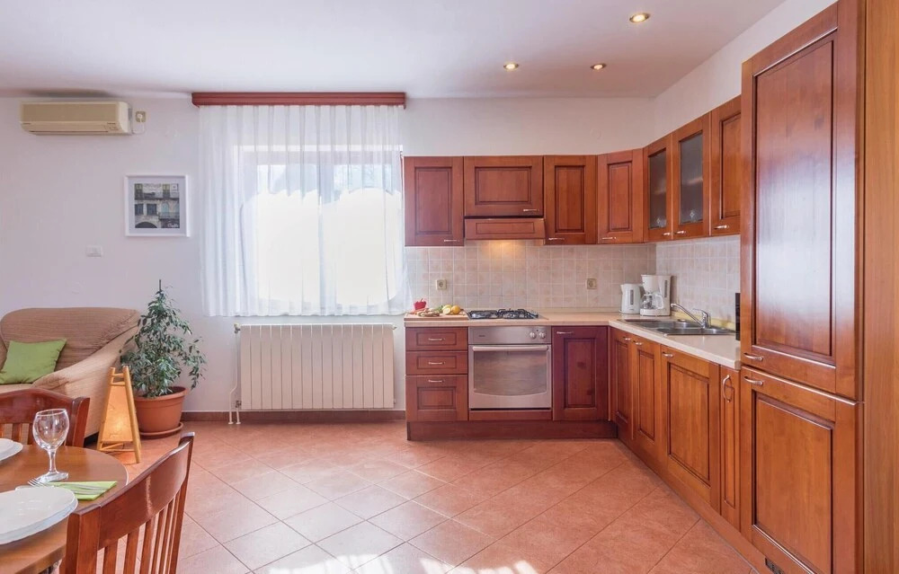 Amazing Home in Valbandon With Wifi and 2 Bedrooms