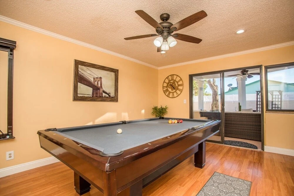 Palm Tree Paradise Luxurious 4 Bd Sleeps 16!