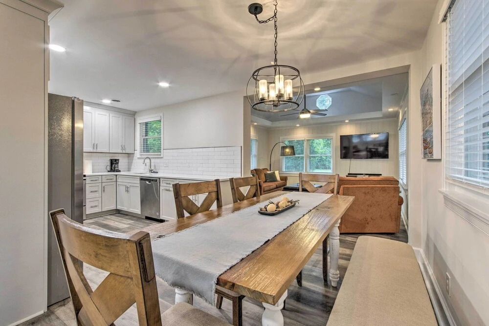 Stylish Wilmington Home, 2 Mi to Riverwalk!