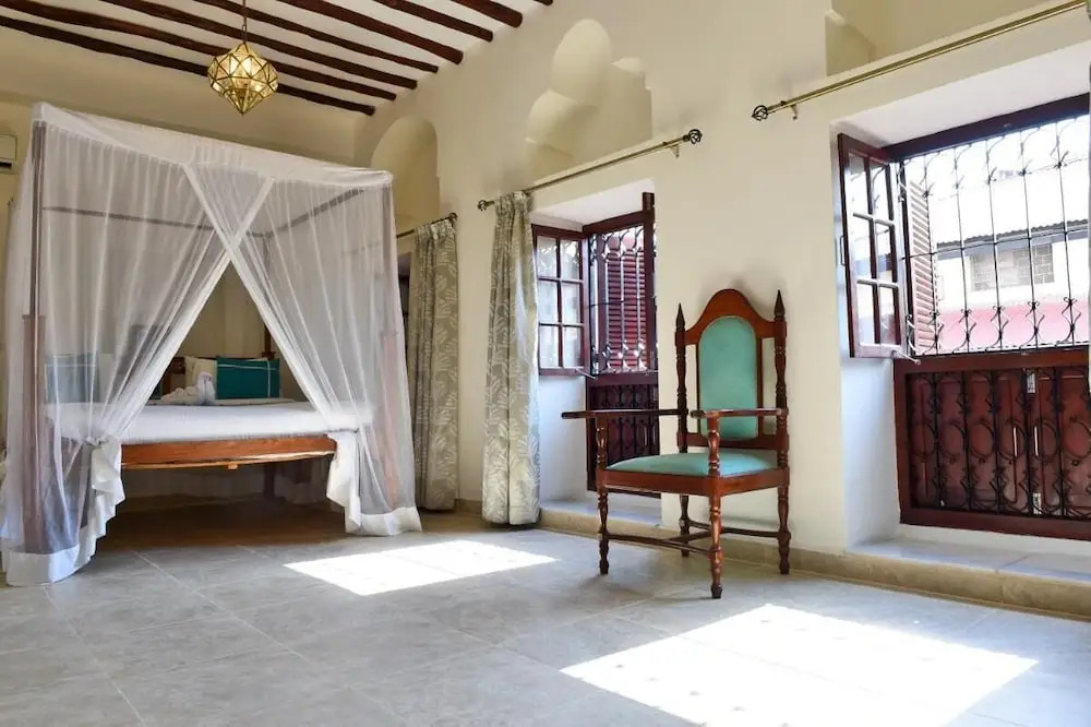 Maru Maru Hotel