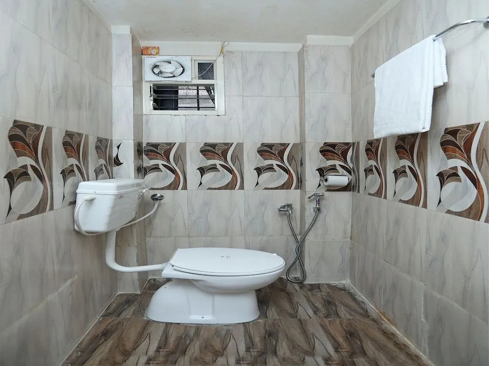 OYO 13822 Kolar Hotel