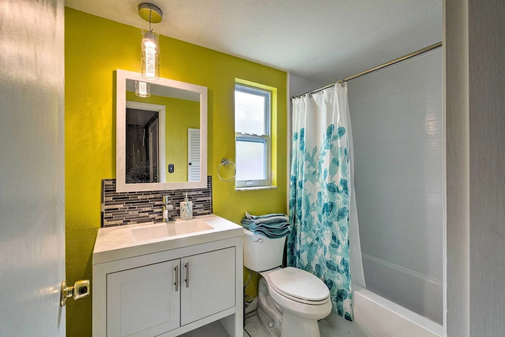 Peaceful Venice Villa w/ Patio - 2 Miles to Beach