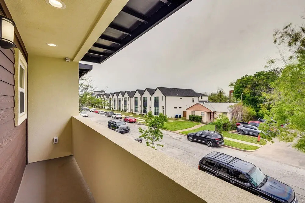 Steps to TCU Campus: Modern Fort Worth Apt