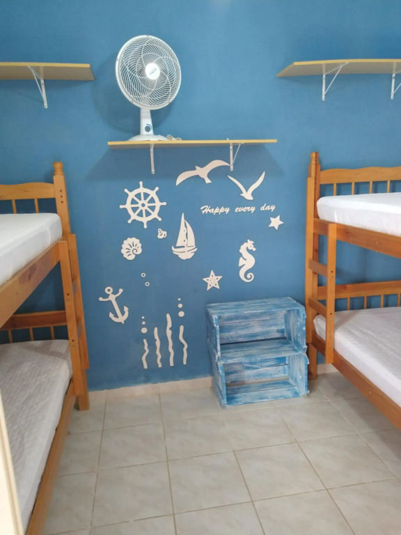 Kitnet com piscina em cond fechado a 200 m da praia com wi-fi