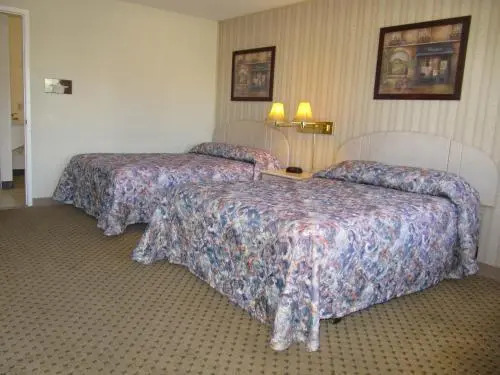 Redwood Inn
