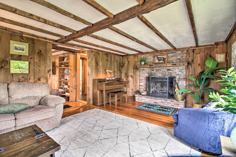 Renovated Farmhouse < 1 Mile to Okemo Mountain!