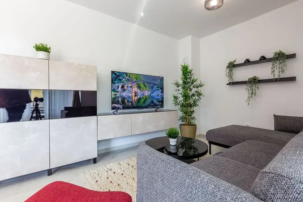 Exquisite Prestige Luxury Apartments With Shared Pool