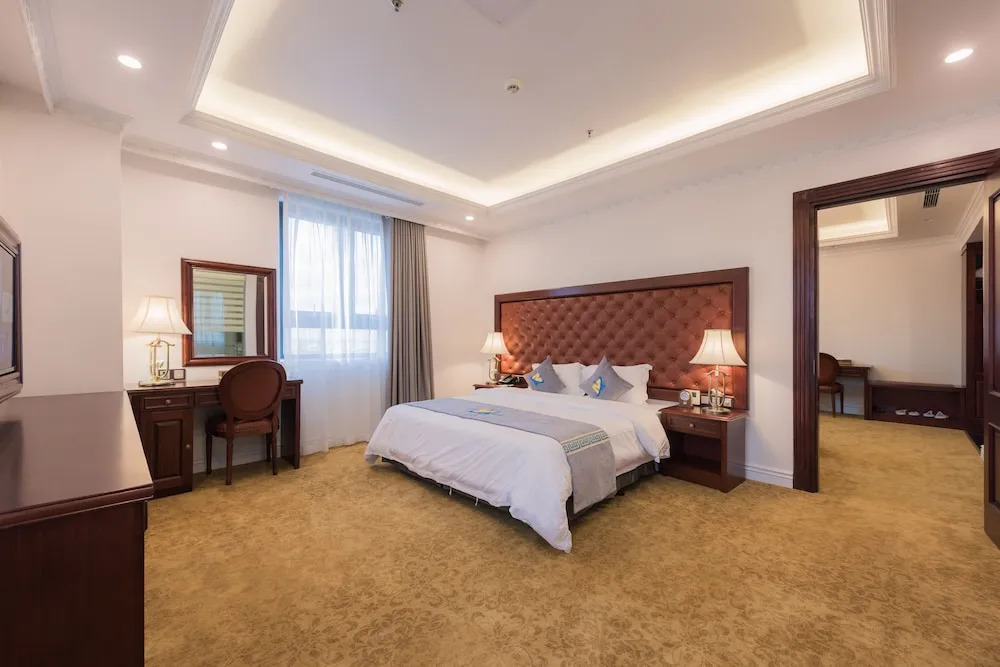 THE SHINE HOTEL