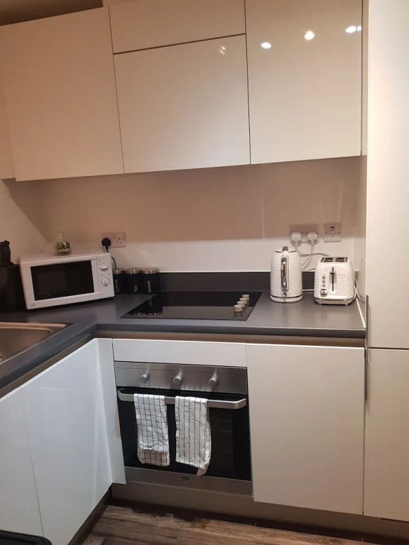 Brierley Hill - Apartment - Sleeps 2 - Parking