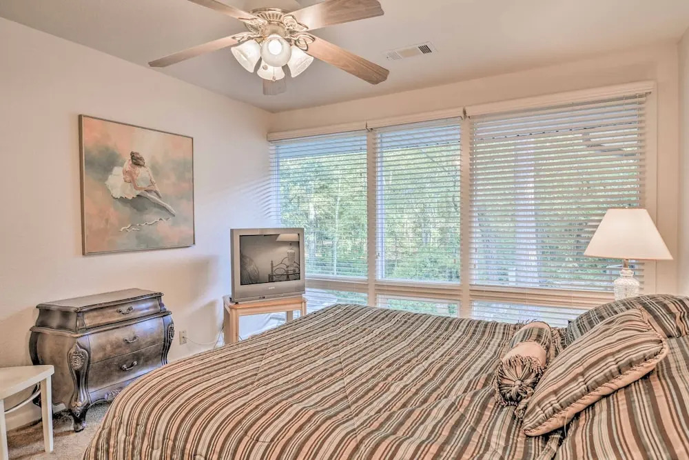 Lakefront Townhome w/ View in Hot Springs Village