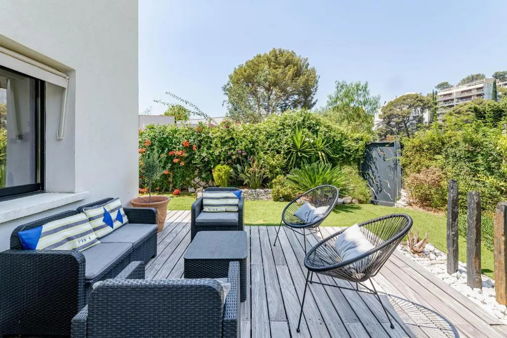 Le Clos - appartement Cassis, jardin 120m2, 2 places parking proche center et mer