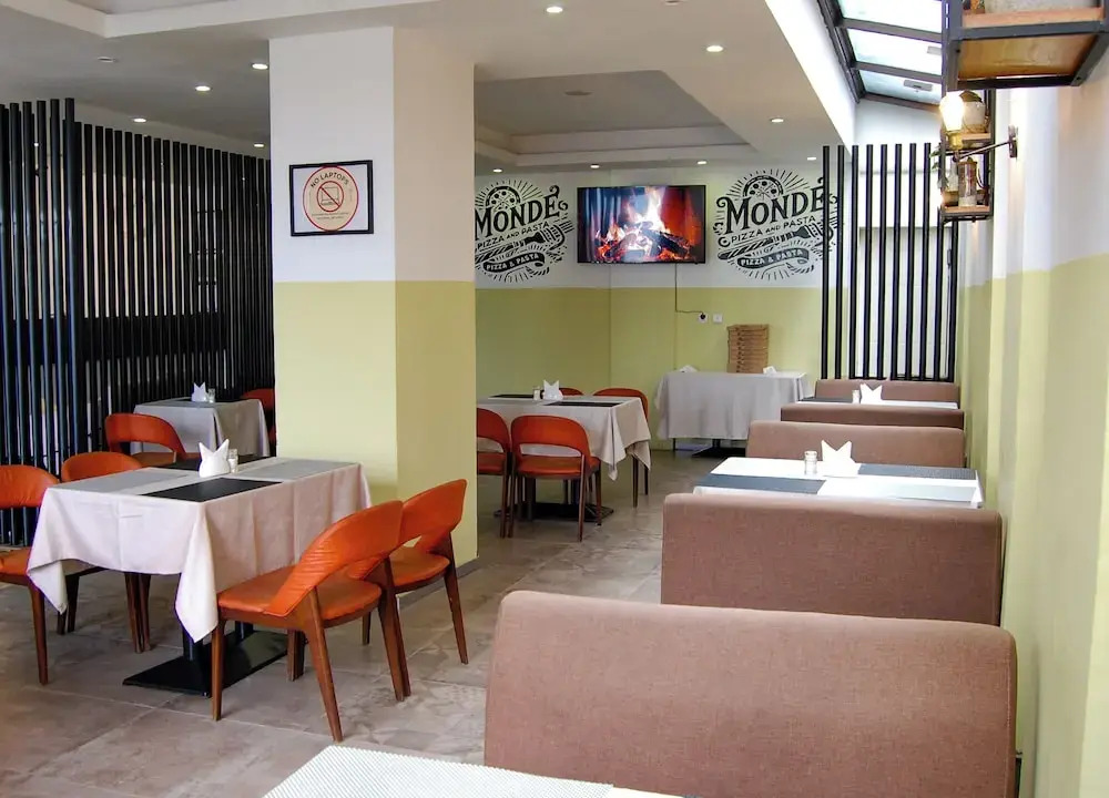 Averi Hotel