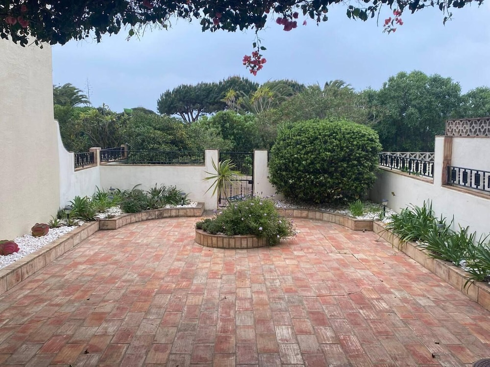 Beautiful Villa in Praia da Salema max 6 People