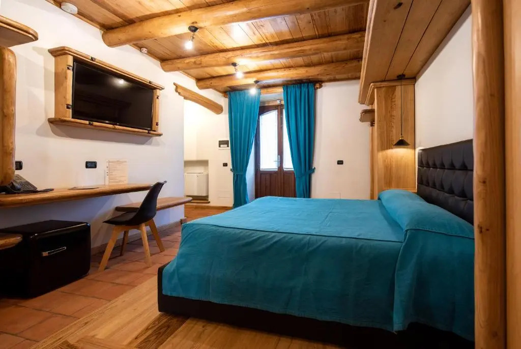 Etna Quota Mille Boutique Hotel, Typical Sicilian Food & Wine