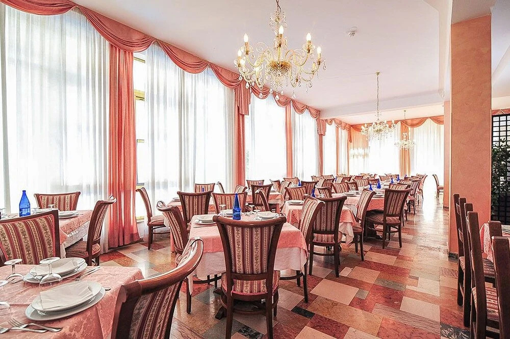 Hotel Reve
