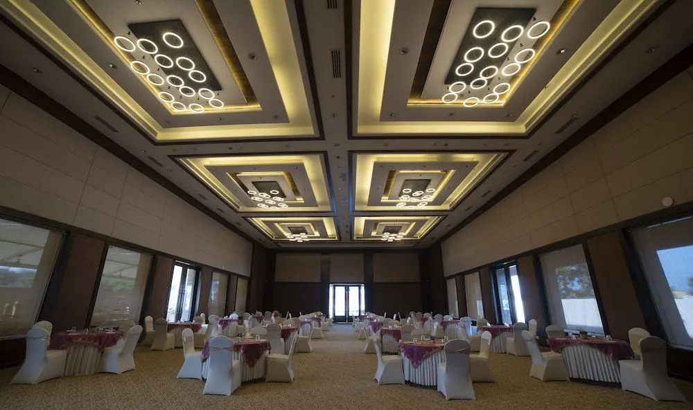 HOTEL RAJHANS ABHINANDAN