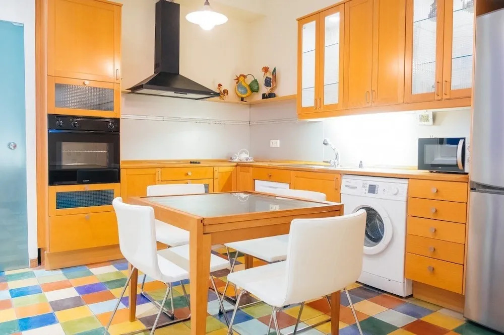 Iakai Homes Silvio