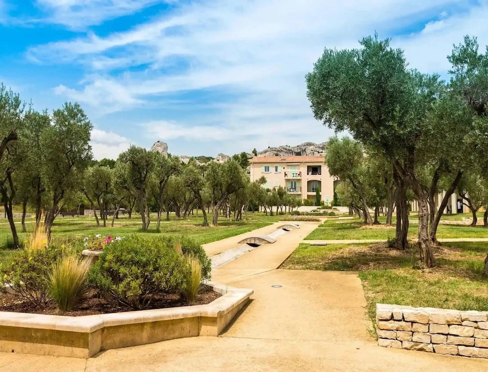 Duplex Apartment Near Maussane-les-alpilles