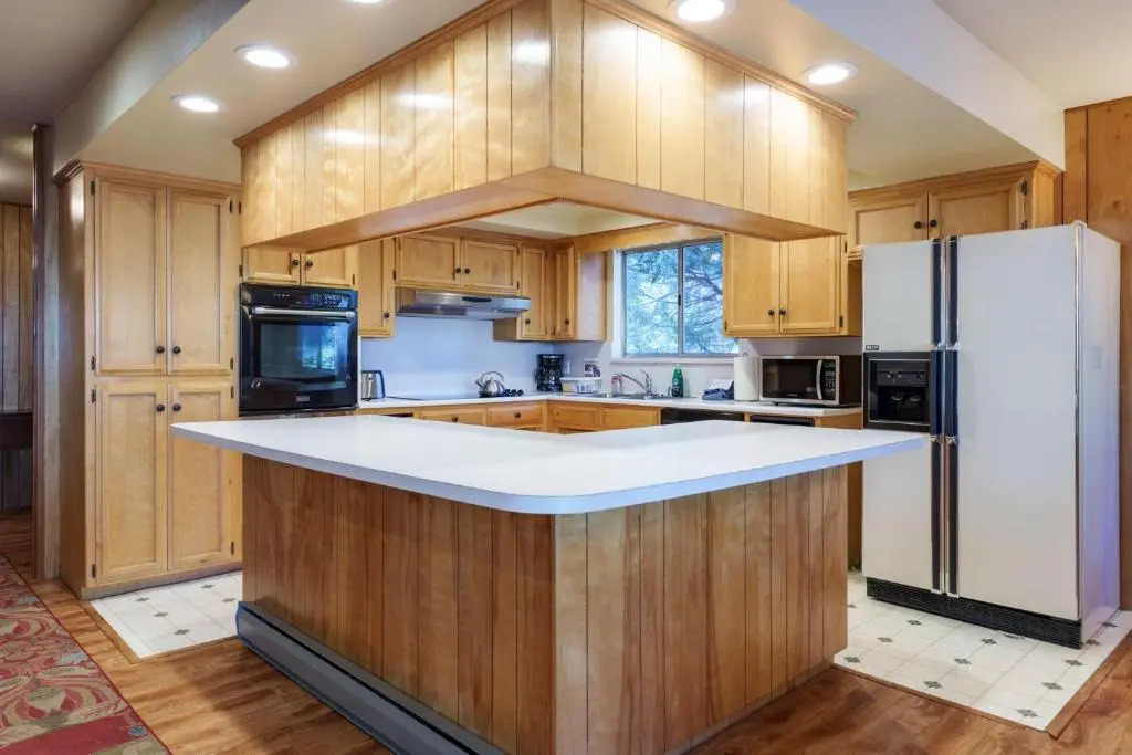 Hutchings Cabin & Apt