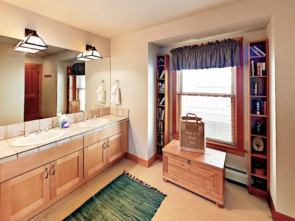 Deer Valley Condo #11 2 Bedrooms 2.5 Bathrooms Condo
