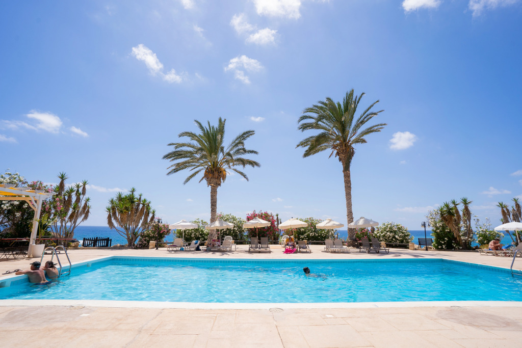 Vrachia Beach Hotel & Suites