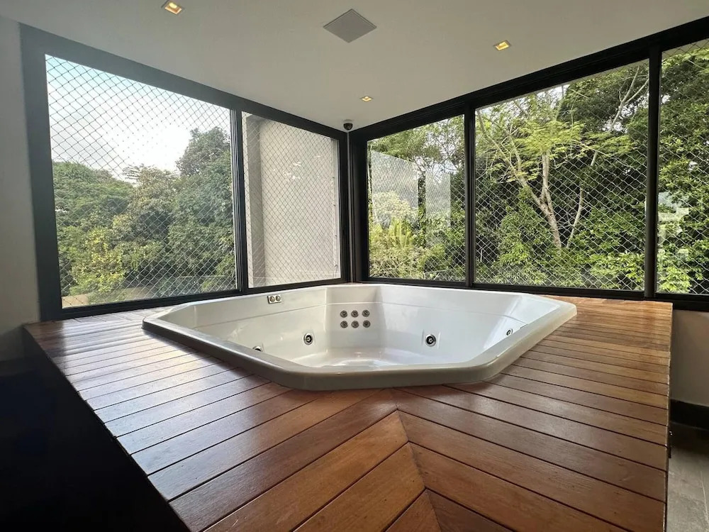 Mans o 6 Suites Riviera