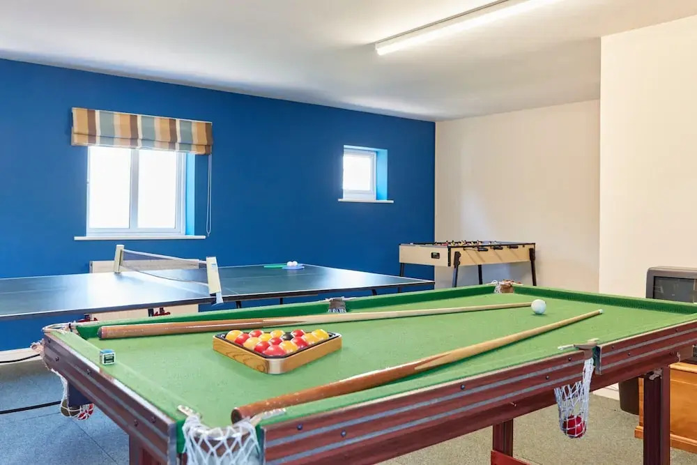 Countryside Retreat With hot Tub, No Deposit