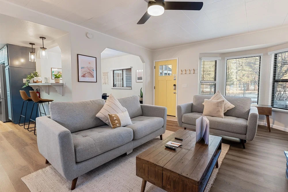 Badger Den - Located In The Heart Of The Village. Modern Aesthetics Meet Mountain Charm! 3 Bedroom Home
