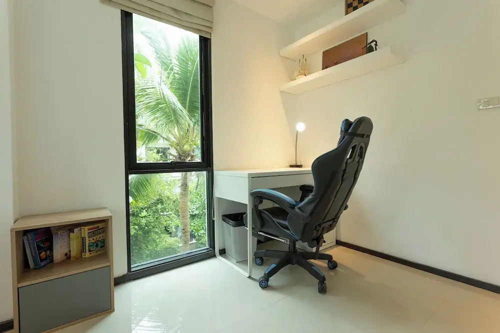 100mBeachfront gym Swimming Pools c100