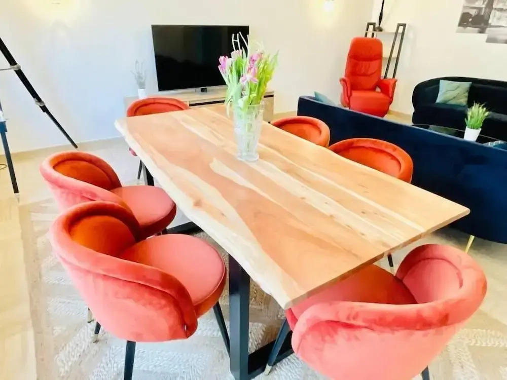 3 bedrooms in Center Terrace & Parking