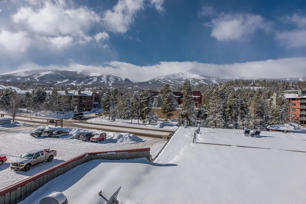 #1101 Ski-in & Huge One Bedroom in Blazing Saddles, Downtown Breck