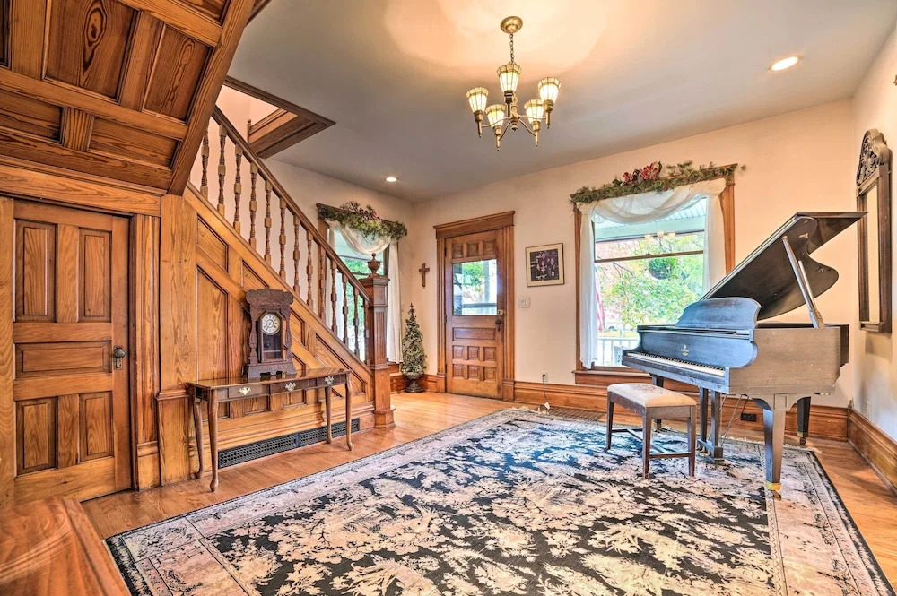Historic Gaylord Home in Heart of Downtown!