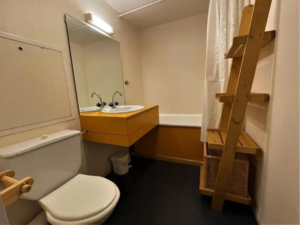 Appartement Les Menuires, 1 pièce, 4 personnes - FR-1-452-52