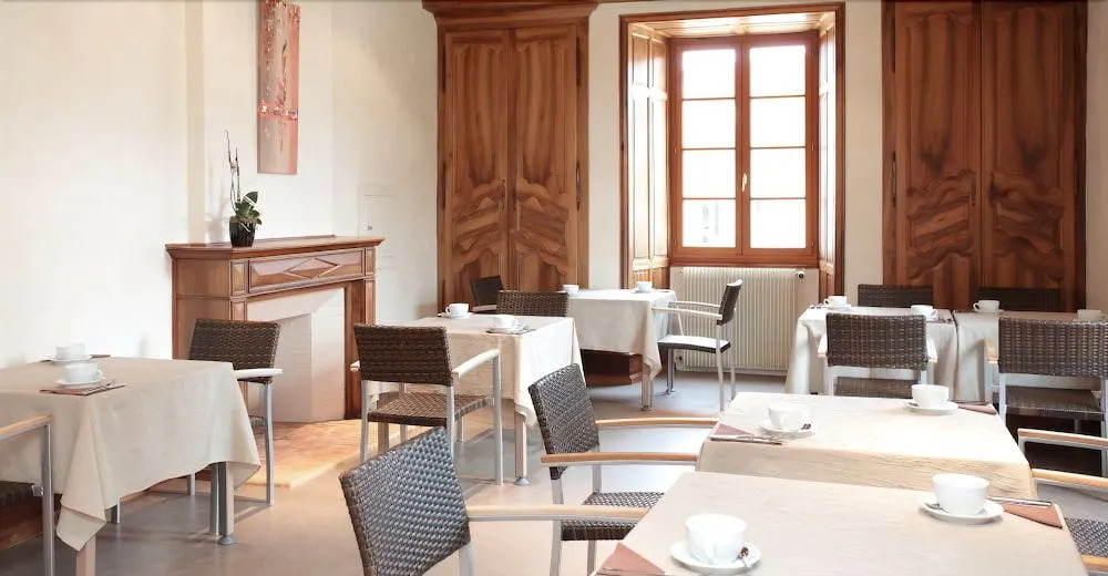 Hôtel & Restaurant - Le Manoir des Cèdres - piscine extérieure et climatisation